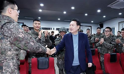 Yoon Suk Yeol ordena al Ejército a tomar represalias primero e informar después en caso de un ataque enemigo
