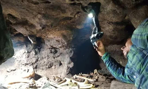Encuentran en Tulum cueva con restos humanos y ofrendas mayas