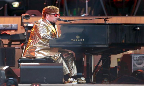 Subastarán un millar de objetos preciados de Elton John