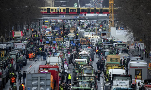 Agricultores bloquean varias carreteras en Francia