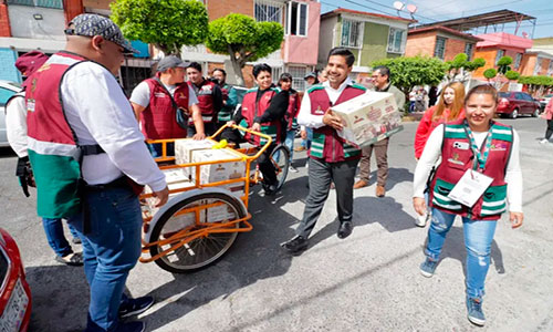 Nezahualcóyotl entrega canastas alimenticias a adultos mayores