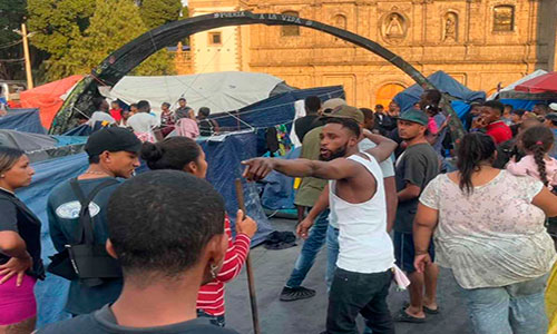 Dos lesionados deja enfrentamiento vecinos en plaza Soledad vs haitianos