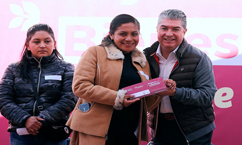 Entregan tarjetas del programa “Mujeres con Bienestar” en Tultepec