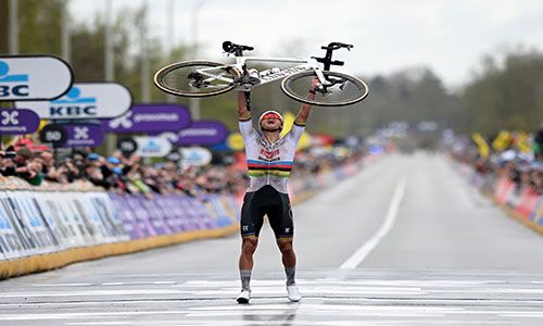Van der Poel gana el Tour de Flandes