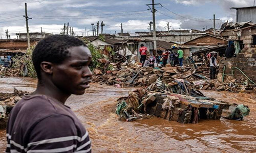 Potentes inundaciones provocan caos en Kenia