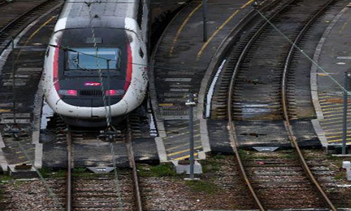 Ataque a la red ferroviaria de París genera caos