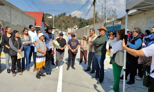 Ivette Topete inauguro la pavimentación de la calle Campo Florido