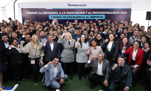 Premia Huixquilucan a servidores públicos