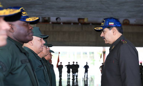Maduro moviliza a su ejército por buque de RU