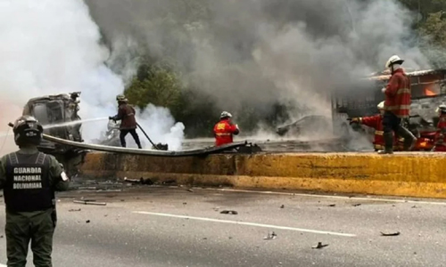 Al menos 14 muertos tras choque y explosión en autopista de Caracas