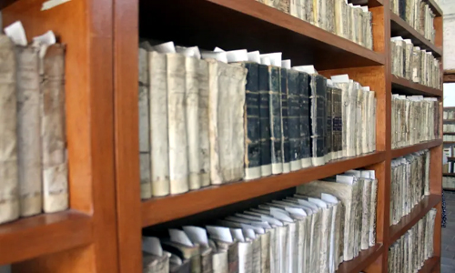 Biblioteca conventual del museo virreinal, un tesoro de libros antiguos en Zinacantepec