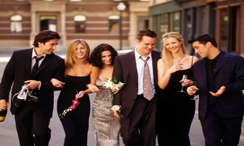Subastan guiones de 2 episodios de “Friends” por más de 25me