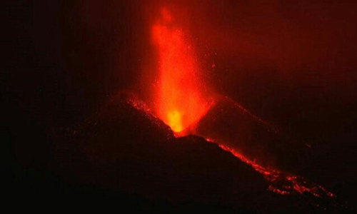 Volcán entra en erupción en el suroeste de Japón