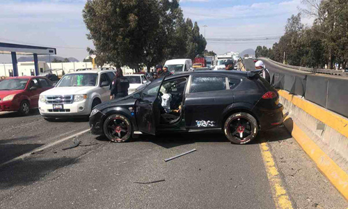 Reportan accidente vehícular en la autopista México-Querétaro