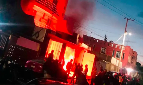 Pobladores incendian agencia del Ministerio Público en Mixquiahuala, Hidalgo