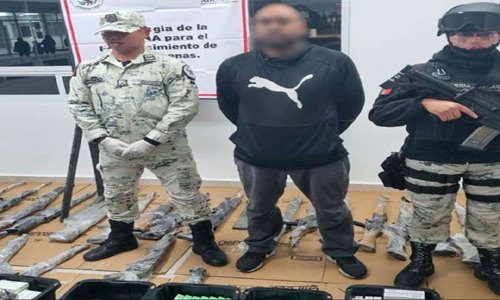Guardia Nacional decomisa armamento y más de mil frascos con droga en la garita de Otay,