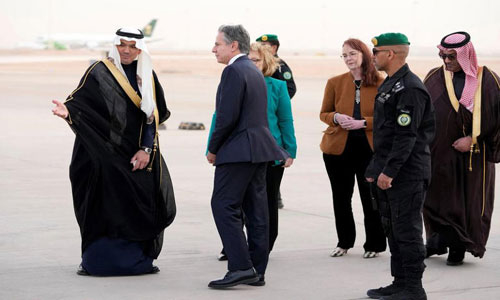 Blinken se reúne con el príncipe heredero saudí