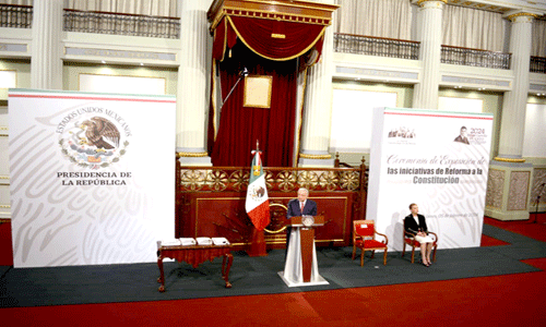 López Obrador presenta paquete con 20 reformas