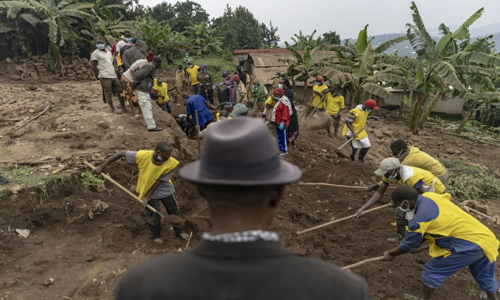 Hallan más fosas comunes 30 años después del genocidio en Ruanda