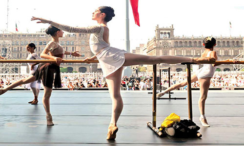 Clase de Ballet con Elisa Carrillo en Zócalo de Ciudad de México