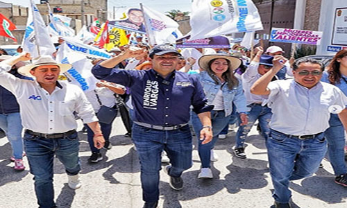 Enrique Vargas se compromete con ciudadanos de Calimaya