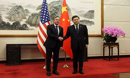 Antony Blinken se reúne con ministro de Asuntos Exteriores chino