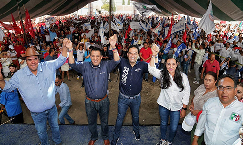 Llama Enrique Vargas a votar en Huehuetoca