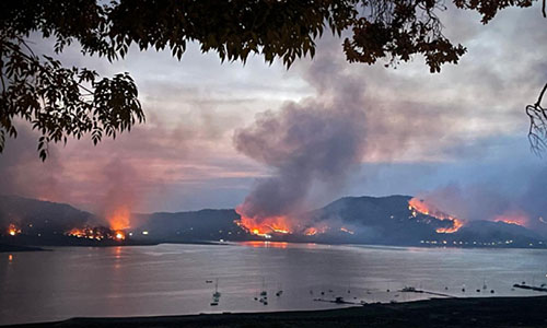 Persisten activos cuatro incendios forestales en Valle de Bravo