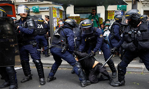Policía reprime brutalmente una manifestación de los sindicatos en París