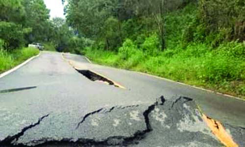 Cierran carretera Texcaltitlán Sultepec por hundimiento