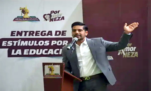 Estudiantes en Nezahualcóyotl reciben apoyo para su educación