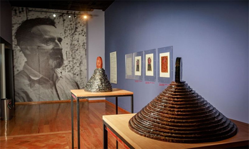 UAEMéx rinde homenaje al artista Vicente Rojo, con la inauguración de “Volcanes”