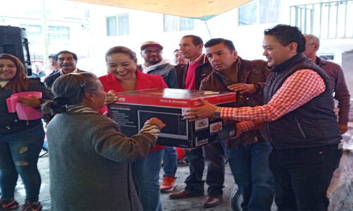Omar Sánchez celebró en cada rincón de Calimaya el Día de las Madres y del Niño