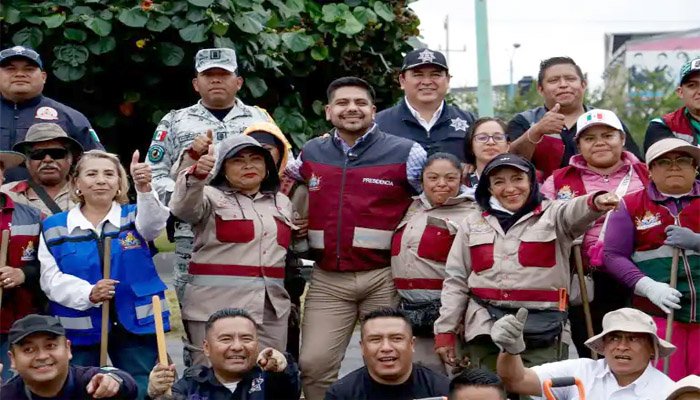 Servidores públicos participan en jornada de limpieza en Neza