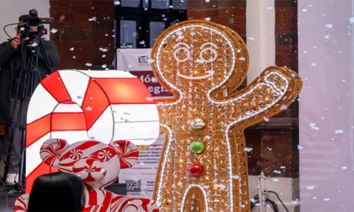 Toluca enciende la Navidad con un árbol gigante y atracciones gratuitas