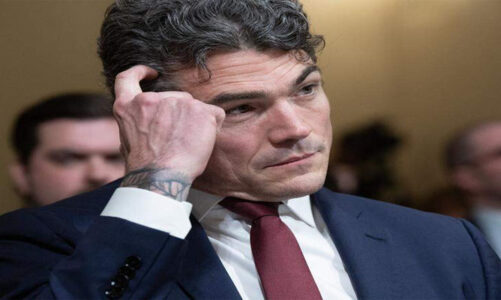 FBI investiga al exjefe antiterrorista de EE.UU.