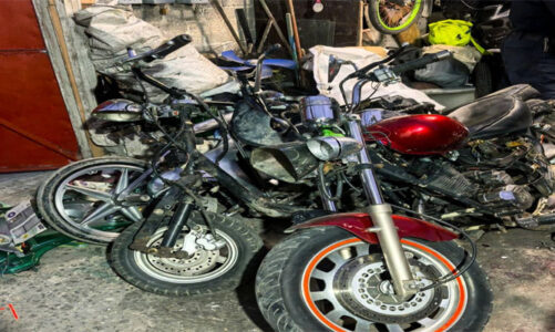 Valle de Chalco desmantelan banda, aseguran predio con motos robadas, armas y sustancias