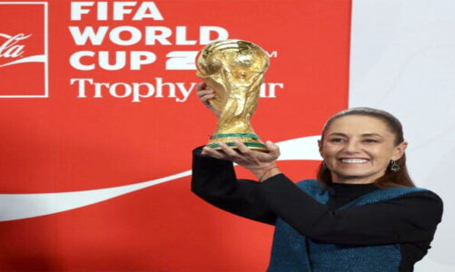 Claudia Sheinbaum levanta la Copa del Mundo