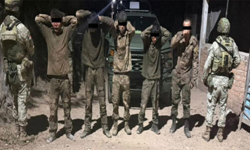 Detenidos, aseguran arsenal, explosivos y vehículos robados