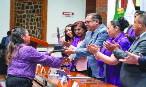 Cabildo de Toluca reconoce trayectorias, liderazgo y legado de las mujeres