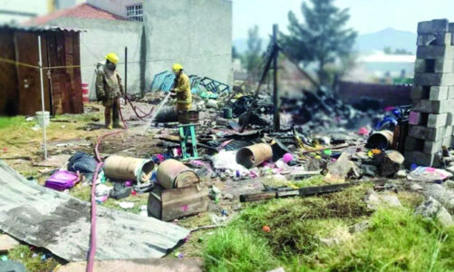 Explosión en taller clandestino deja un muerto en Tultepec