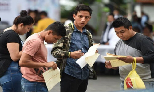 Jóvenes mexiquenses enfrentan vulnerabilidad económica ante emergencias y bajos salarios