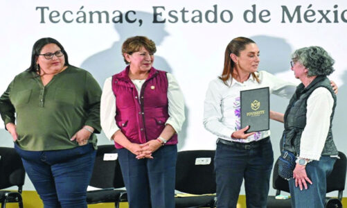 Entregan escrituras y cancelan créditos en Tecámac