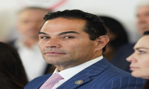 Pide Enrique Vargas reconocer a las mascotas como seres sintientes