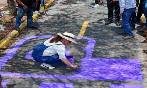 Azucena Cisneros impulsa jornada de recolección de basura y murales en Ecatepec