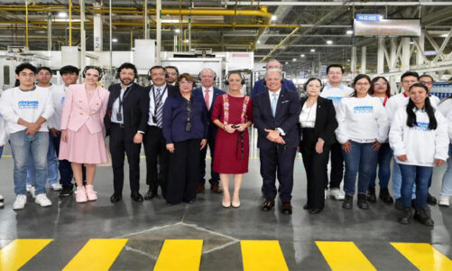 Claudia Sheinbaum y Delfina Gómez anuncian inversión para la industria automotriz en Toluca