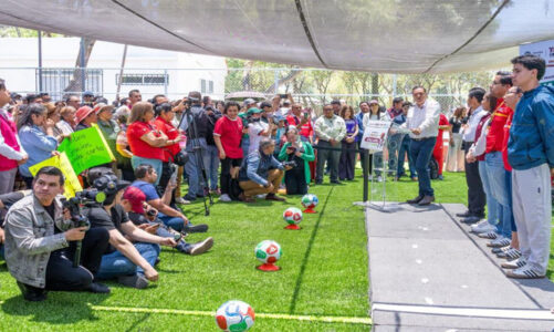 Inaugura Ricardo Moreno cancha de futbol rápido en El Seminario