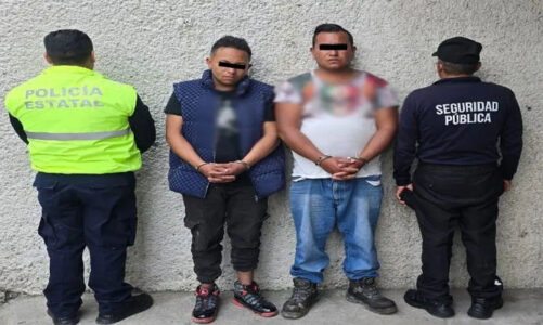 Detienen a dos hombres con droga y réplica de arma