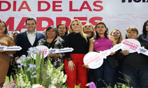 Celebra Huixquilucan el Día de las Madres con entrega de 8 casas