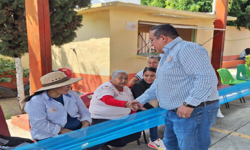 Ricardo Valencia honra a las mamás de Ozumba